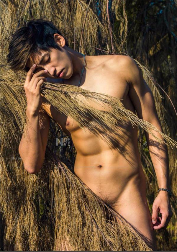 Whoseman-4-明星教練男丁格爾-芬達-全裸非全見寫真書